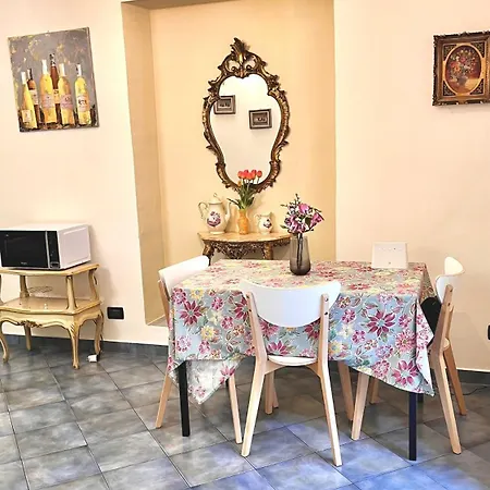 アパート Al Bicerin Apartment, In Historical Center Of *